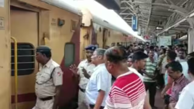 ओडिशा: डिब्रूगढ़-कन्याकुमारी विवेक एक्सप्रेस से अचानक निकला धुंआ, यात्रियों में हड़कंप