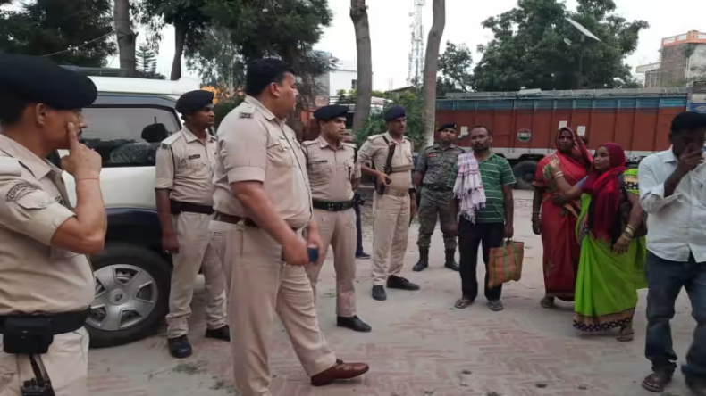 डकैती करने घर में घुसा बदमाश महिला को सोते देखकर हुआ बेकाबू, बलात्कार करके बनाया वीडियो