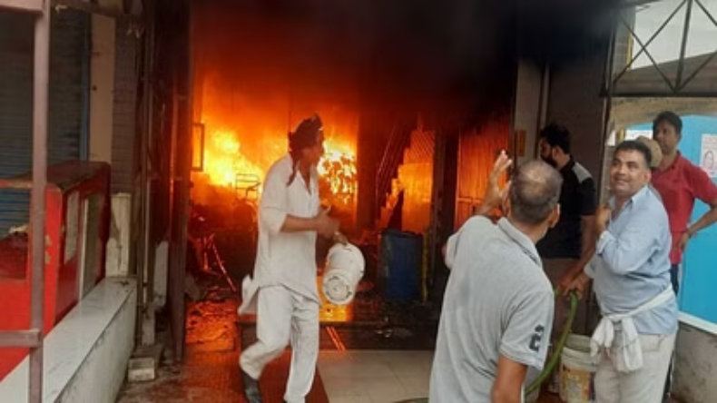 ‘मां-बाप को ढूंढ दो’, 31 साल पहले किडनैप हुआ युवक पहुंचा थाने, पुलिस वाले रह गए दंग