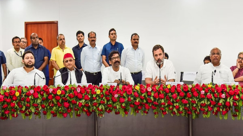 नाटक मंडली तैयार हो चुकी है, सबका मनोरंजन होगा.. विपक्षी महाबैठक पर अनुराग ठाकुर ने कसा तंज