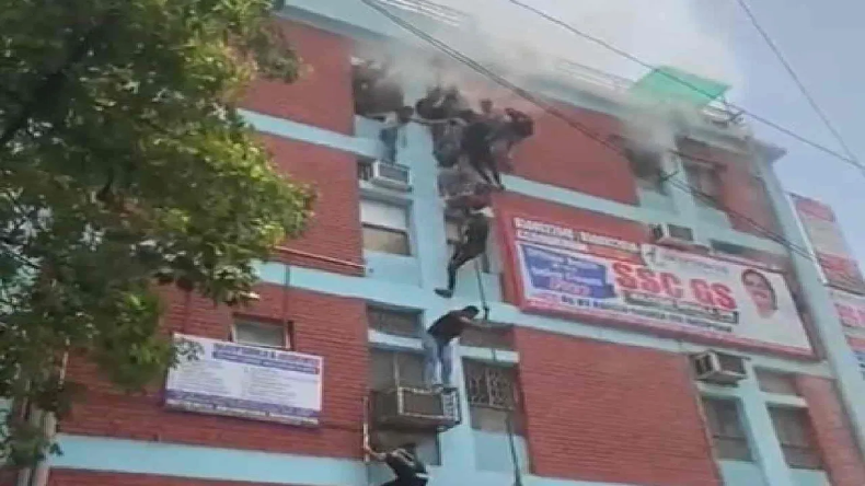 दिल्ली के गर्ल्स पीजी में लगी भीषण आग, दमकल की कई गाड़ियां मौके पर मौजूद