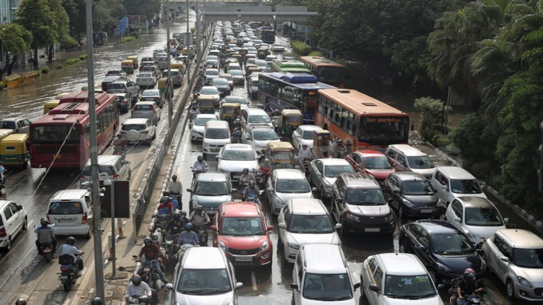 Delhi Flood: दिल्ली-NCR में कई जगहों पर बारिश शुरू, यमुना अभी भी खतरे के निशान से ऊपर