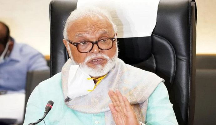 छगन भुजबल करते है मराठा समुदाय से नफ़रत, आरक्षण के लिए लड़ रहे मनोज जरांगे ये क्या बोल गए