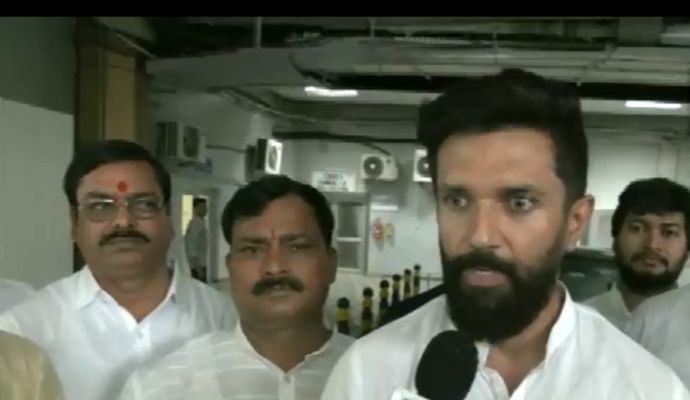 NDA की बैठक में शामिल होने के लिए अशोक होटल पहुंचे पीएम मोदी, ट्वीट कर ये कहा