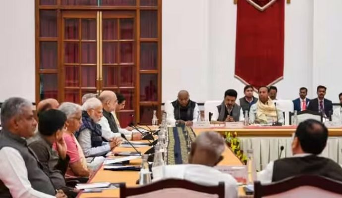 सदन में चर्चा के लिए तैयार हूं लेकिन विपक्ष नहीं चाहता…. मणिपुर मामले पर शाह