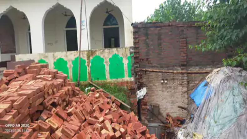 उत्तर प्रदेश: गड्ढे भरे पानी में नहाने गए चार बच्चे डूबे, 2 की मौत