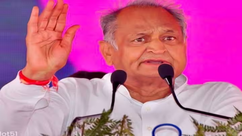 OSD Lokesh Sharma: गहलोत ने पार्टी के साथ किया धोखा, राजस्थान में CM के OSD ने लगाए आरोप