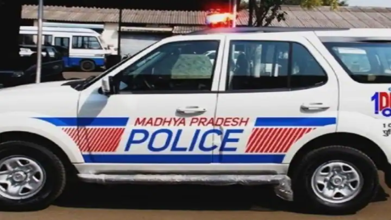 Madhya Pradesh: इंदौर में IPL क्रिकेट मैच का ऑनलाइन सट्टा चलाने वाले गैंग का भंडाफोड़, 8 अरेस्ट