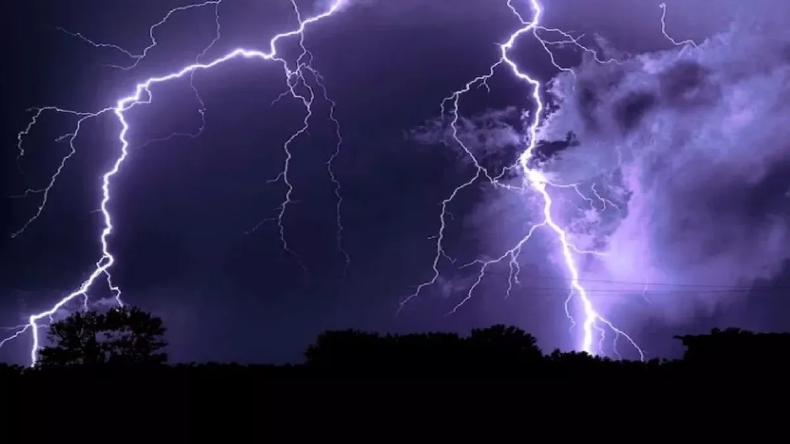 UP Weather: UP में आज से बदलेंगे मौसम के मिजाज, पूर्वी उत्तर प्रदेश के क्षेत्रों में गरज के साथ बारिश का अलर्ट