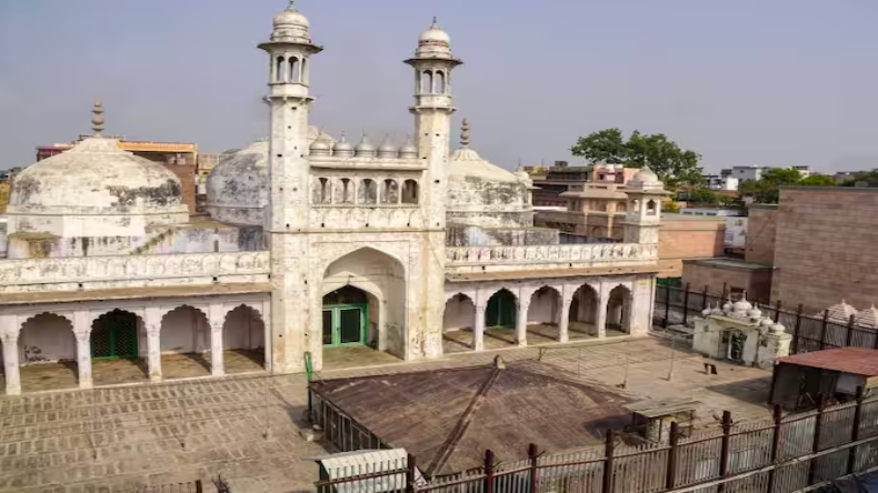 पल्लवी पटेल ने किया स्वामी प्रसाद का समर्थन, कहा पीछे रह जाएंगे मंदिर