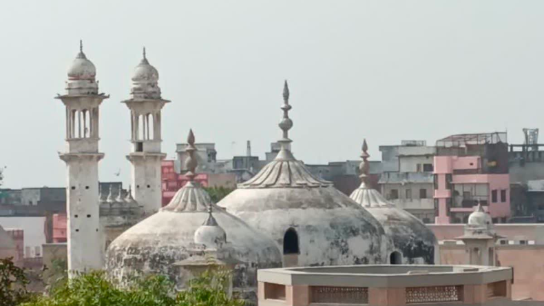 पल्लवी पटेल ने किया स्वामी प्रसाद का समर्थन, कहा पीछे रह जाएंगे मंदिर