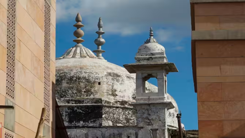 पल्लवी पटेल ने किया स्वामी प्रसाद का समर्थन, कहा पीछे रह जाएंगे मंदिर