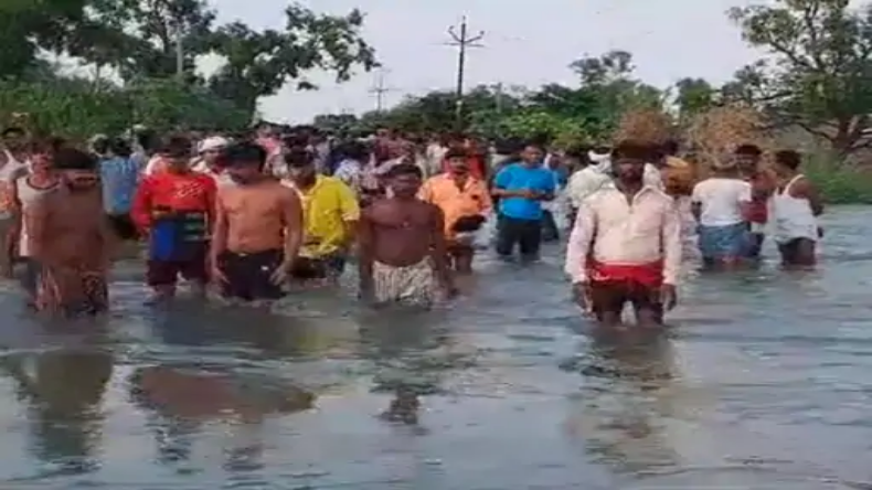 उत्तर प्रदेश: गड्ढे भरे पानी में नहाने गए चार बच्चे डूबे, 2 की मौत
