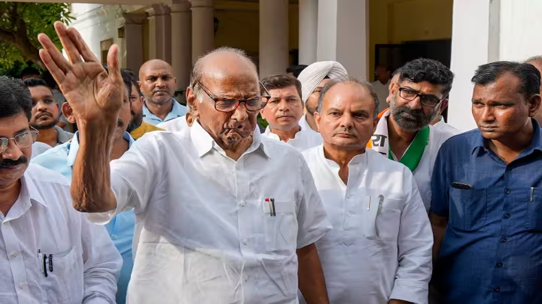 NCP vs NCP: चुनाव आयोग में अजित पवार गुट बोला- 42 विधायक और 2 सांसद हमारे साथ, शरद खेमे ने बताया फर्जी दावा