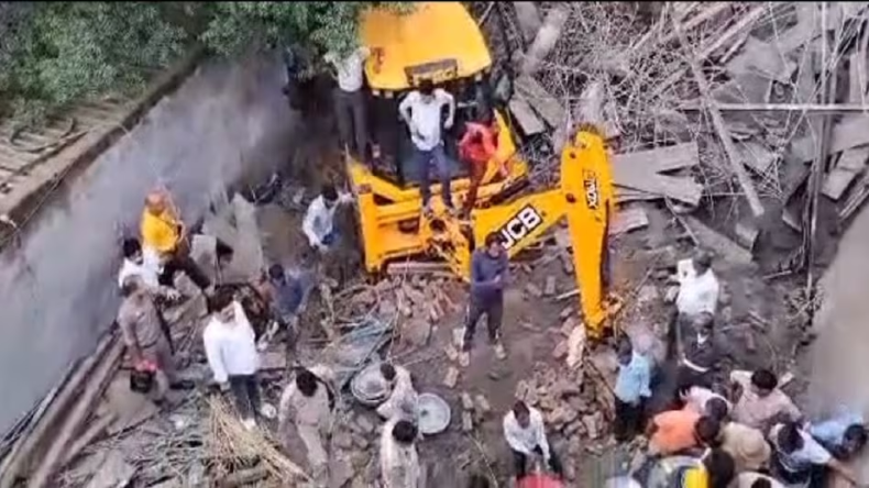 बुलंदशहर : छत गिरने से मलबे में दबा परिवार, 4 लोगों की मौत