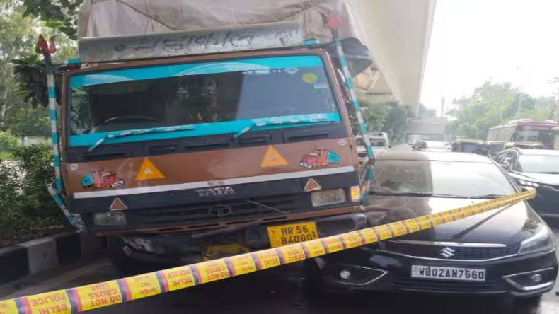 दिल्ली में रफ्तार का कहर, तेज रफ्तार ऑडी कार ने उड़ा दी बाइक