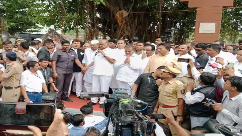 NCP विवाद पर EC में सुनवाई, शरद गुट बोला- अजित खेमे की ओर से पेश दस्तावेजों में हैं गड़बड़ियां