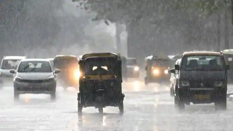 Aaj Ka Mausam: देश के अधिकतर राज्यों में हो रही मानसून की बारिश, दिल्ली-एनसीआर को लेकर IMD ने जारी किया अलर्ट, तेज हवाओं के साथ होगी झमाझम बारिश