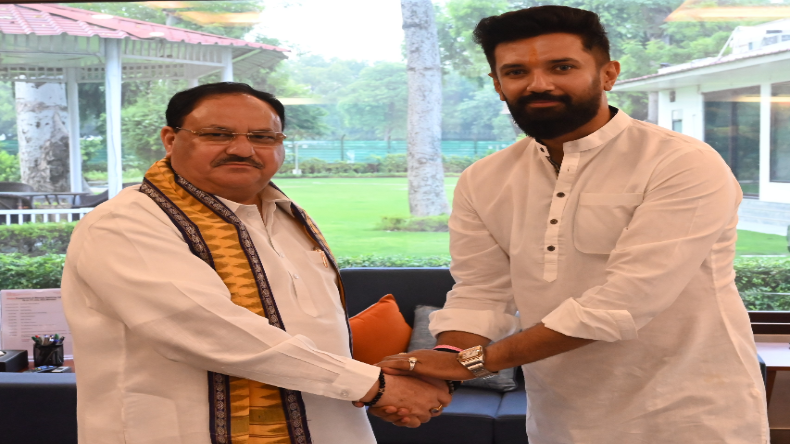 NDA की बैठक में शामिल होने के लिए अशोक होटल पहुंचे पीएम मोदी, ट्वीट कर ये कहा