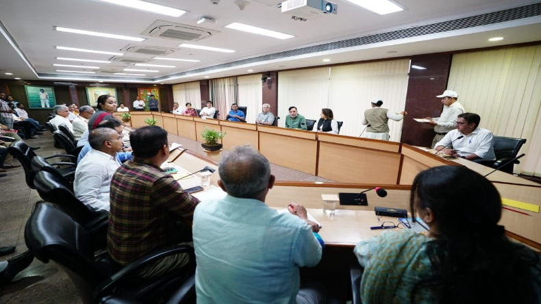 Delhi: कई जगहों पर एक-एक मंजिल तक पानी, फंसे हैं लोग, 24 घंटे में 5000 को निकाला