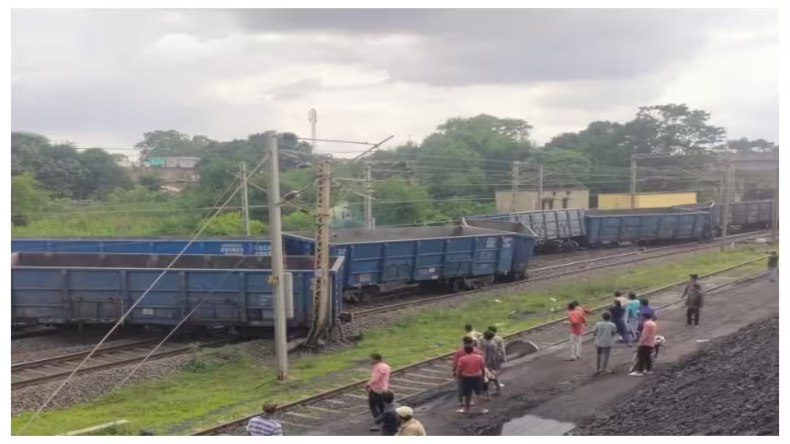 ITV के सर्वे में चक्रधरपुर रेल हादसे पर फूटा लोगों का गुस्सा, खूब सुनाई खरी खोटी