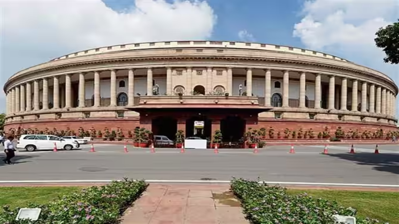 सरकारी कर्मचारियों की पदोन्नति की फाइल पर लगी मुहर, वीके सक्सेना ने दी मंजूरी