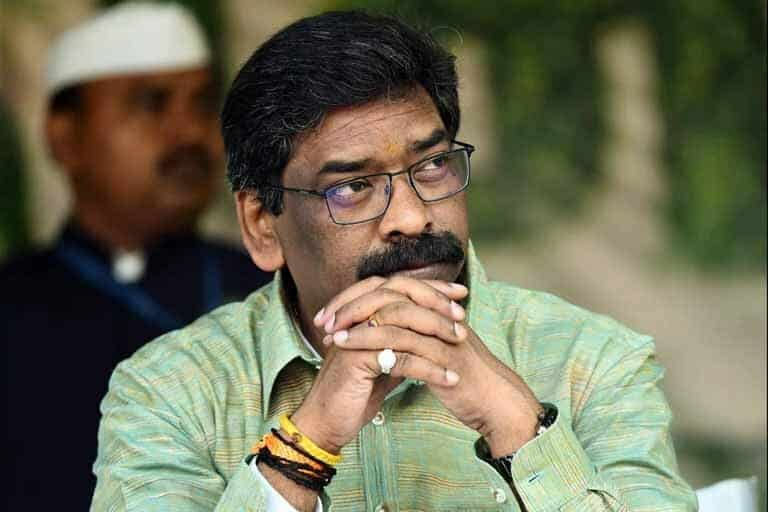 ED Raid At Dilbag Singh: पूर्व विधायक दिलबाग सिंह के घर मिला कुबेर का खजाना, विदेशी हथियार भी!