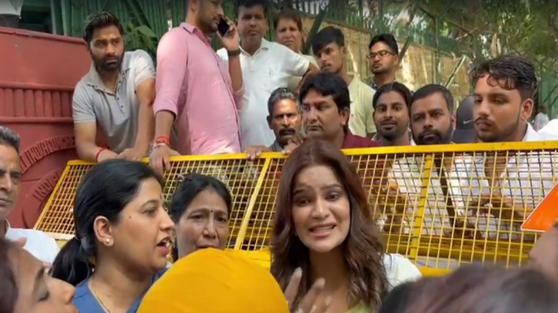 अर्चना गौतम का हुआ ब्रेकअप, एक्ट्रेस पर टूटा दुखों का पहाड़, फराह खान की प्रतिक्रिया ने मचाया बवाल