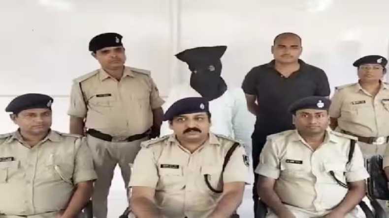 मोटर साइकिल चोरी के आरोप में युवक की पिटाई, वीडियो वायरल