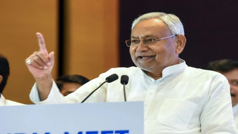 नीतीश के बयान से कांग्रेस में हलचल! खरगे ने बिहार सीएम को किया फोन
