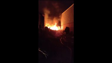 Delhi Fire: कमरुद्दीन नगर के प्लास्टिक गोदाम में लगी भीषण आग, मौके पर दमकल की गाड़ियां मौजूद