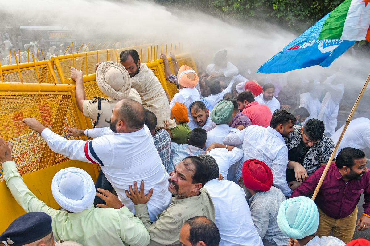 सुखबीर सिंह बादल ने दिया शिरोमणि अकाली दल के अध्यक्ष पद से इस्तीफा, कौन होगा नया चीफ?
