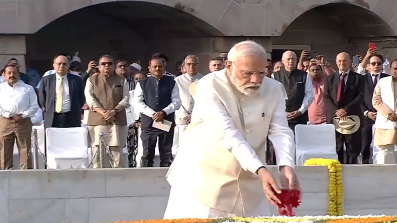 ऐसा अपमान! कांग्रेस कार्यकर्ता ने सिद्धारमैया के जूते पर रखा तिरंगा फिर… भड़की उठी बीजेपी
