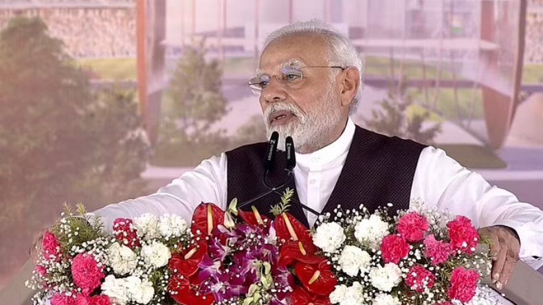 PM Modi Speech: ’10 साल पहले देश में आराजकता थी’, राजस्थान से पीएम मोदी ने कांग्रेस पर साधा निशाना