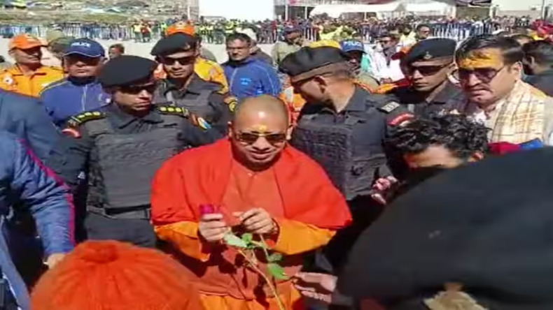 बद्रीनाथ जा रहा श्रद्धालुओं से भरा टेंपो ट्रैवलर खाई में गिरा, 10  लोगों की गई जान