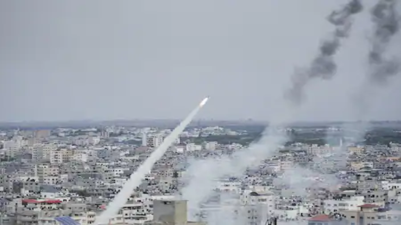 Israel- palistine conflict: इजरायल के जवाबी कार्रवाई में हमास के 400 आतंकी ढ़ेर, कई को बंधक बनाया