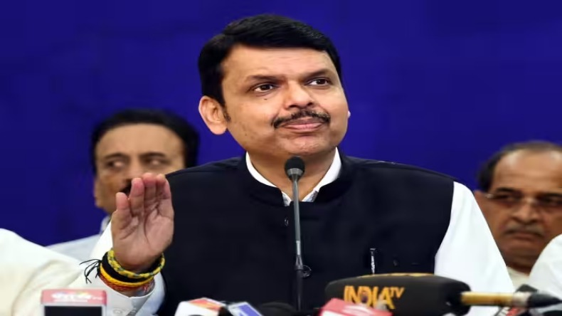 गढ़चिरौली में 12 नक्सलियों को मारने वाले पुलिसवालों को 50 लाख का इनाम, फडणवीस ने की घोषणा