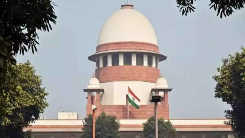 SUPREME COURT : स्कूलों में मुफ्त सैनिटरी पैड मामले की सुनवाई, सुप्रीम कोर्ट में टली