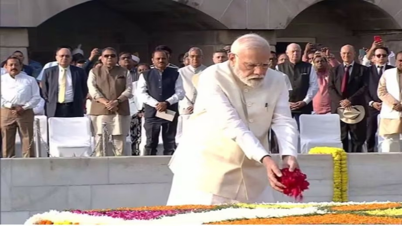 ऐसा अपमान! कांग्रेस कार्यकर्ता ने सिद्धारमैया के जूते पर रखा तिरंगा फिर… भड़की उठी बीजेपी
