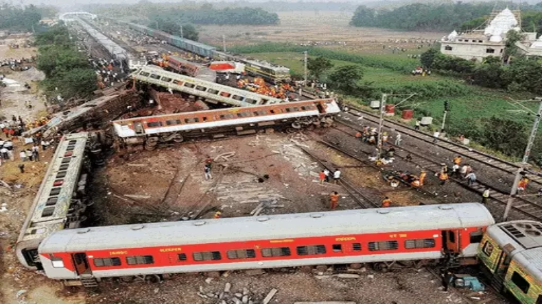 Bihar Train Accident: रेल हादसे के बाद बदला 21 गाड़ियों का रूट, रेलवे ने जारी किया हेल्पलाइन नंबर