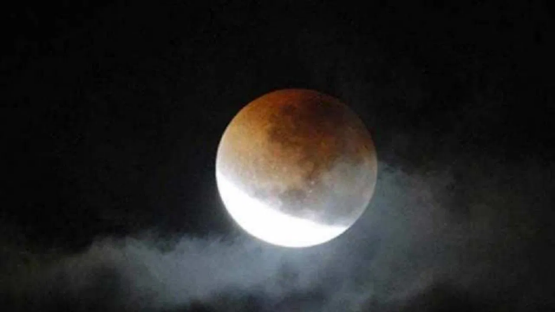 Chandra Grahan 2023: आज लग रहा साल का अंतिम चंद्र ग्रहण, जानिए भारत में इसका सूतक काल मान्य है या नहीं