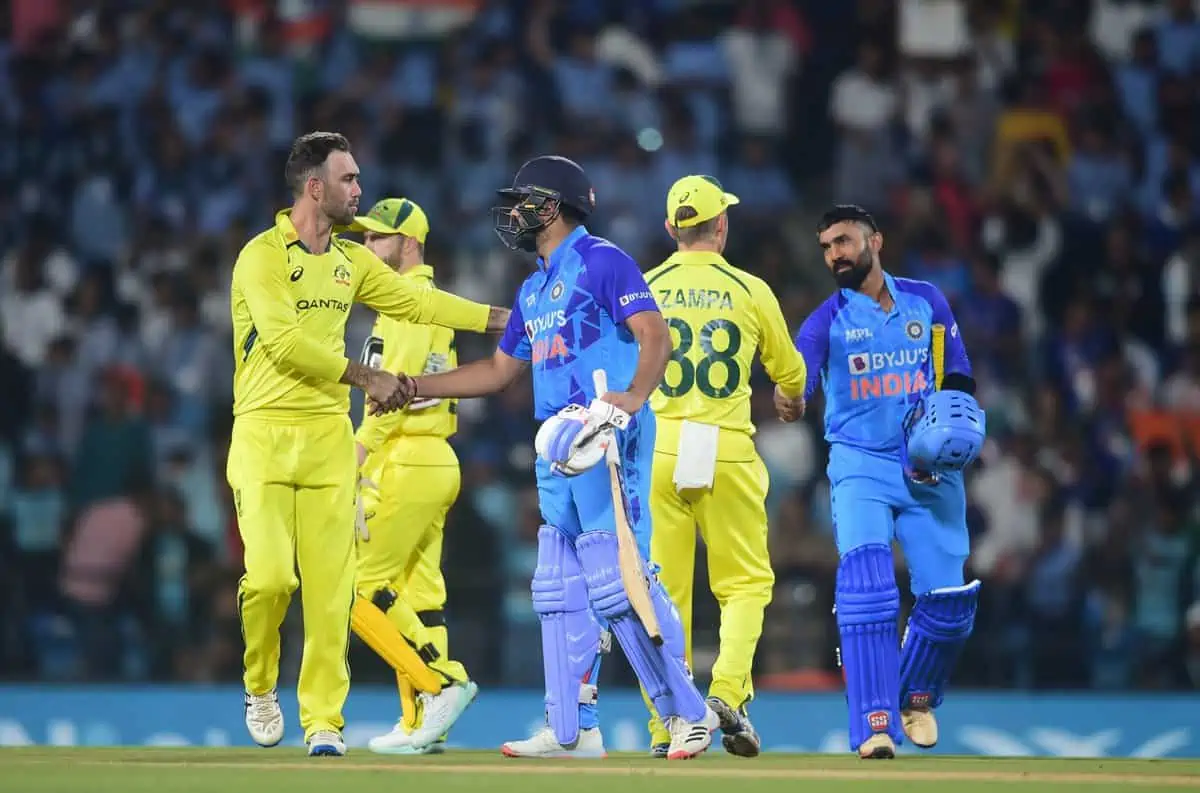 Modi on World Cup: टीम इंडिया की हार के बाद सांत्वना देने पहुंचे पीएम मोदी, लगाया गले…