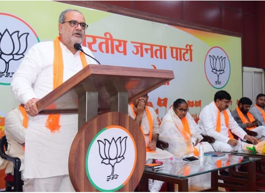 हाजीपुर सीट से थोड़ी देर में नामांकन करेंगे चिराग, चाचा पारस के आने पर सस्पेंस बरक़रार