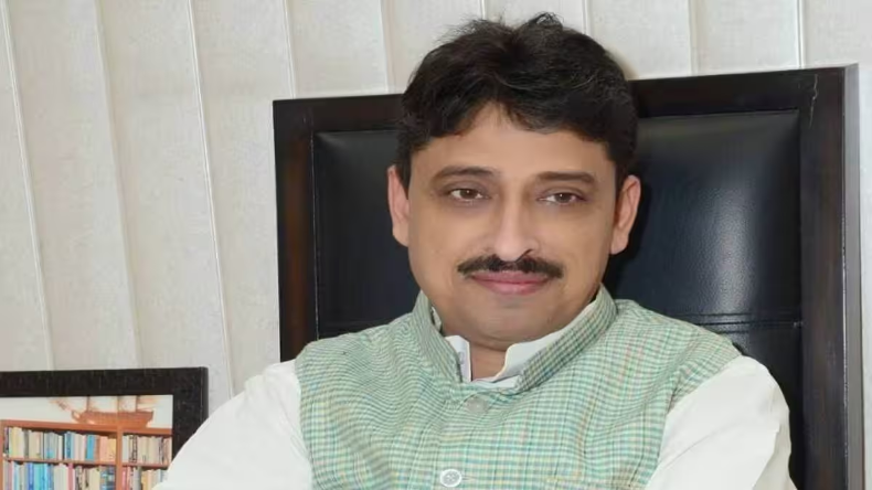 चाचा BJP के मंत्री हैं! बोलकर भतीजे ने दंपत्ति को सड़क पर पीटा, पति – पत्नी ने CM योगी से लगाई न्याय की गुहार