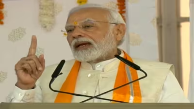 PM Modi Speech: ’10 साल पहले देश में आराजकता थी’, राजस्थान से पीएम मोदी ने कांग्रेस पर साधा निशाना