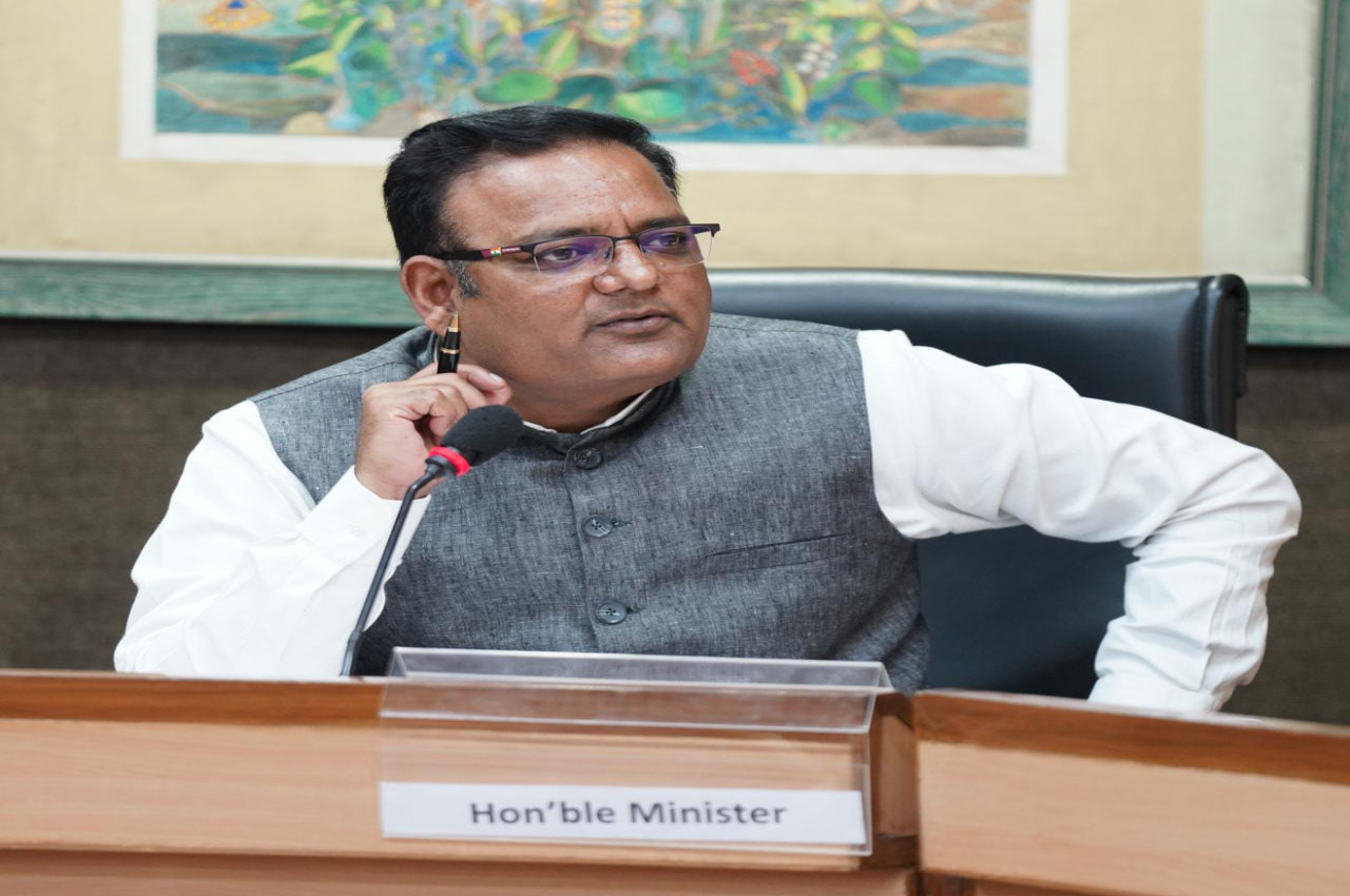 जेल में बंद केजरीवाल को बड़ा झटका, पूर्व मंत्री राजकुमार और MLA करतार सिंह बीजेपी में शामिल