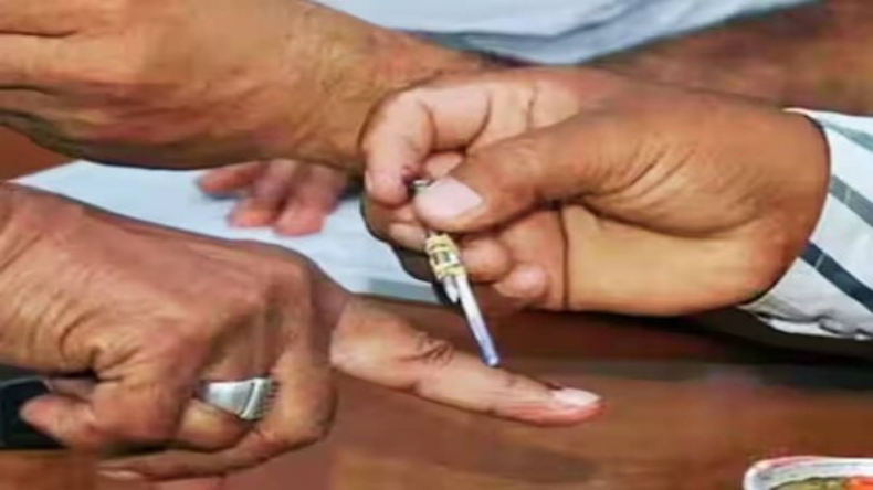 Crime World: कैमरे में कैद हुआ कॉलेज छात्रा का अपहरण, पुलिस ने शुरु की लापता लड़की की तलाश