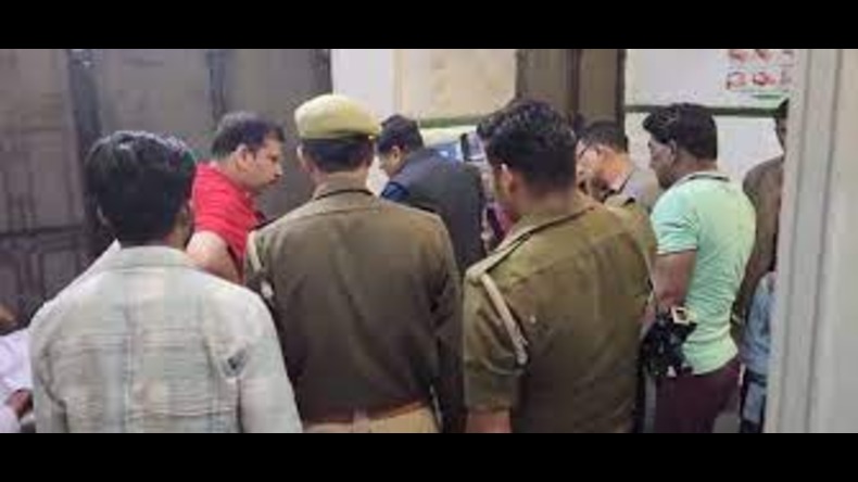 सैलरी न मिलने पर मालिक की गला काटकर हत्या, फ्लैट में छिपाई लाश, नौकर गिरफ्तार