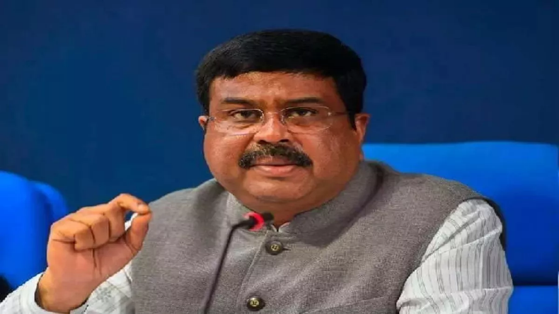 मोदी के मंत्री ने जब भरी संसद में कहा- ओवैसी जी के साथ रहने में अच्छा लगता है