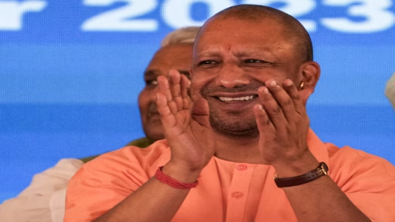 सुप्रीम आदेश के बाद मालिकों ने दुकान से उतारा नेमप्लेट, कूड़ेदान में फेंका